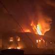Incêndio de grandes proporções atinge fábrica de velas em Mauá, na Grande SP