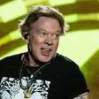 Axl Rose solta palavra em português durante show do Guns N' Roses nos EUA