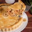 Torta de frango cremosa conquista buscas na internet; aprenda receita