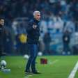 Castro comenta o uso de três zagueiros e diz que o Grêmio sofreu contra o Fla