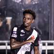 Vasco vence Athletico-PR e se afasta do Z4