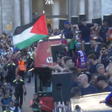 Yamal ergue bandeira da Palestina após conquista do Barcelona no campeonato espanhol
