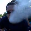 Jogador do Barcelona viraliza ao aparecer fumando em festa pós-título da La Liga