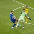 Bento falha nos acréscimos e Al-Hilal adia título do Al-Nassr no Saudita