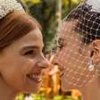 Casamento duplo de 'Três Graças' não foi fácil; figurinista da Globo expõe maior dificuldade sobre os vestidos de noiva de Lorena, Juquinha e Viviane
