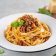 Macarrão cremoso de forno é conforto perfeito para dias gelados