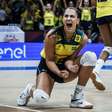 Jogadora de vôlei assume novo relacionamento após término com astro do Flamengo