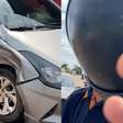 Repórter é agredido com capacete de moto enquanto cobria acidente de trânsito; veja vídeo