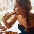 Comer rápido demais pode bagunçar o intestino; entenda o motivo