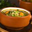 7 sopas proteicas para aquecer o corpo e manter a massa muscular no inverno