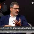 Juliano Cazarré critica influência da TV na sexualidade: "Peito de fora, banheira"