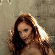 CARMIT, ex-Pussycat Dolls, resgata hino dos anos 2000 e estreia clipe de 'FIERCE' (EXCLUSIVO)