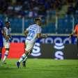 Braithwaite faz dois, Grêmio volta a vencer o Confiança e avança na Copa do Brasil
