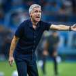 Castro elogia time e diz ter "dinâmicas" com dois esquemas no Grêmio