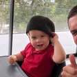 Zé Felipe encanta em cliques com os filhos em Goiânia e web reage: 'Família linda'