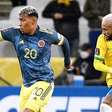 Fora da Copa, atacante colombiano acaba com técnico: 'Não sabe um c...'
