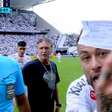 Web não perdoa, e Neymar vira meme após mostrar papel de substituição para câmera; veja