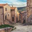 Esqueça o custo de vida absurdo das capitais europeias descubra a vila italiana que oferece casa e 44 mil euros para novos moradores