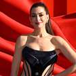 Só 30 minutos ao dia: esse treino de Anne Hathaway, aos 43 anos, foi a peça-chave para sua transformação em 'O Diabo Veste Prada 2'. 'Com foco na postura e na força'