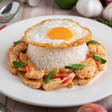 Arroz com ovo pode substituir a carne? Especialistas explicam comparação