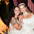 Marcela Mc Gowan e Luiza Martins se casam em cerimônia com tema esotérico