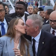 Quem é a esposa de Ancelotti que ganhou beijo antes da convocação dos jogadores