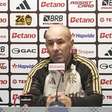 'Parece carpete de casa': Jardim ironiza gramado sintético do Athletico-PR após empate do Flamengo