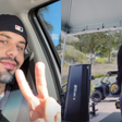 Zé Felipe ouve música sugestiva após polêmica com foto de Virginia: 'Merece'