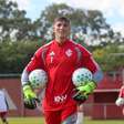 Rochet na Copa do Mundo? Pezzolano comenta situação do goleiro uruguaio