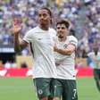 Familiares e amigos de João Pedro se frustram com ausência do atacante na Copa; veja vídeo