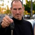 A secretária de Steve Jobs chegou atrasada ao trabalho porque o carro dela não pegava; ele lhe deu as chaves de um Jaguar novo e disse: "aqui, nunca mais se atrase"