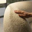 Design Modern Organic: o segredo dos sofás curvos para uma sala elegante