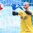 Convocação de Weverton por Ancelotti renderá dinheiro ao Grêmio