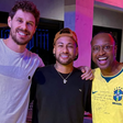 Neymar faz festa em casa com a família e parças para assistir à convocação para a Copa