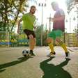Atleta de fim de semana: por que o futebol pode ser risco para sedentários