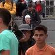 Quase azedou! Tenistas discutem após jogo em Roland Garros e árbitro precisa intervir