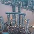 Nem pontes gigantes nem viadutos comuns: China constrói "arranha-céu horizontal" suspenso a 250 metros de altura