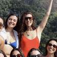 Alanis Guillen curte passeio de barco com amigas após término conturbado com namorada e medida protetiva