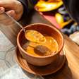 A receita de sopa que encontrei para não abrir mão da meta de proteínas
