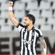 "Vamos conversar no momento certo", diz Telles sobre renovação com o Botafogo