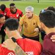 Odair completa 1 ano de Athletico-PR tem marco raro no futebol brasileiro: "Torcida"
