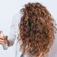Descoloriu o cabelo?Veja o truque que deixa os fios com cara de salão