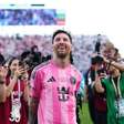 Inédito! Messi se une a Cristiano Ronaldo em grupo restrito de bilionários no futebol