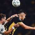 Corinthians busca empate, elimina Peñarol e garante 1° lugar do grupo