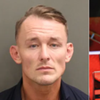 Astro da WWE é preso após 'pegação intensa' e agressão em elevador na Flórida