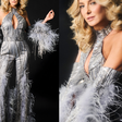 Icônica! Prestes a completar 50 anos, Ticiane Pinheiro incorpora diva disco inspirada em Cher com brilho e plumas em festa luxuosa; veja fotos