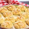 Broa de fubá que fica super macia por dias, uma receita tradicional feita sem farinha de trigo