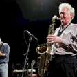 Morre Dick Parry, saxofonista do Pink Floyd, aos 77 anos