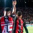 Com embalo da torcida, Vitória bate Internacional e ganha fôlego no Brasileirão