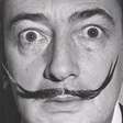 Salvador Dalí enganava os donos de restaurantes de luxo para comer de graça seus cheques nunca eram descontados de propósito